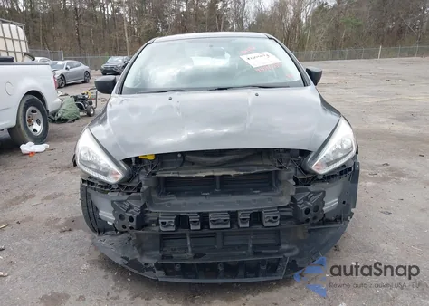 2016 Ford Focus S z USA, uszkodzony, nr VIN 1FADP3E22GL376254